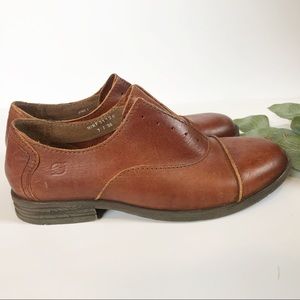 Born | Forato Slip On Leather Shoes Size 7